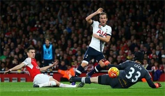 英超：握手言和 曼联队1-1阿森纳队.